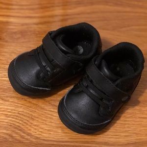 Stride Rite Unisex Sneaker black (infant) size 3